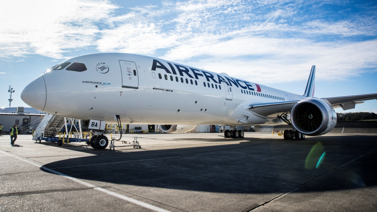 Awaryjne lądowanie Dreamlinera Air France w kanadyjskiej stolicy Arktyki