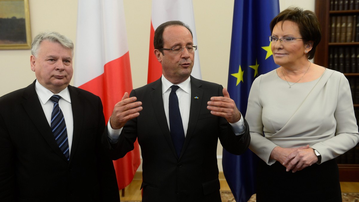 Marszałek Ewa Kopacz przywitała prezydenta Francoisa Hollande po francusku. Ale kontynuować rozmowy w tym języku nie potrafiła. Faux-pas? Jak mówi Onetowi sejmowy poliglota-rekordzista, powinien interweniować tłumacz, a marszałek chciała przecież dobrze.