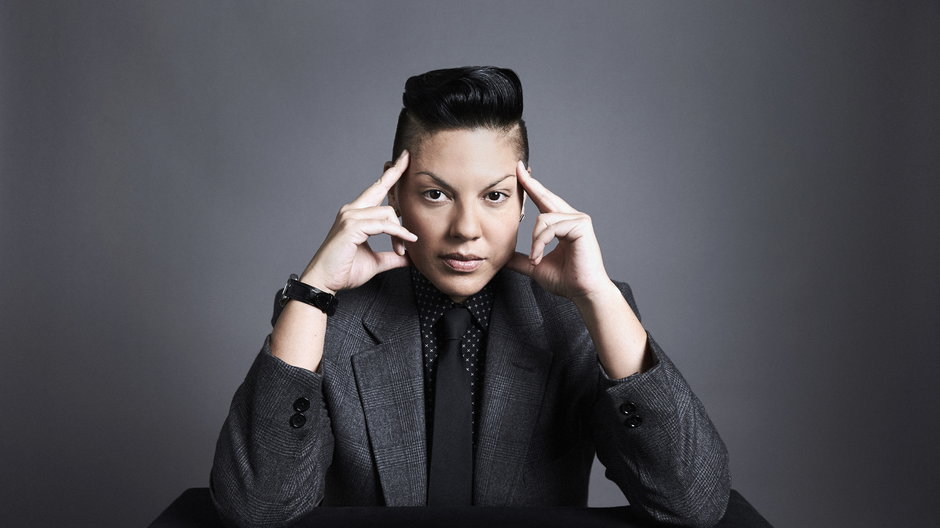 Sara Ramirez jako Kat Sandoval w „Madam Secretary”, fot. David Needleman