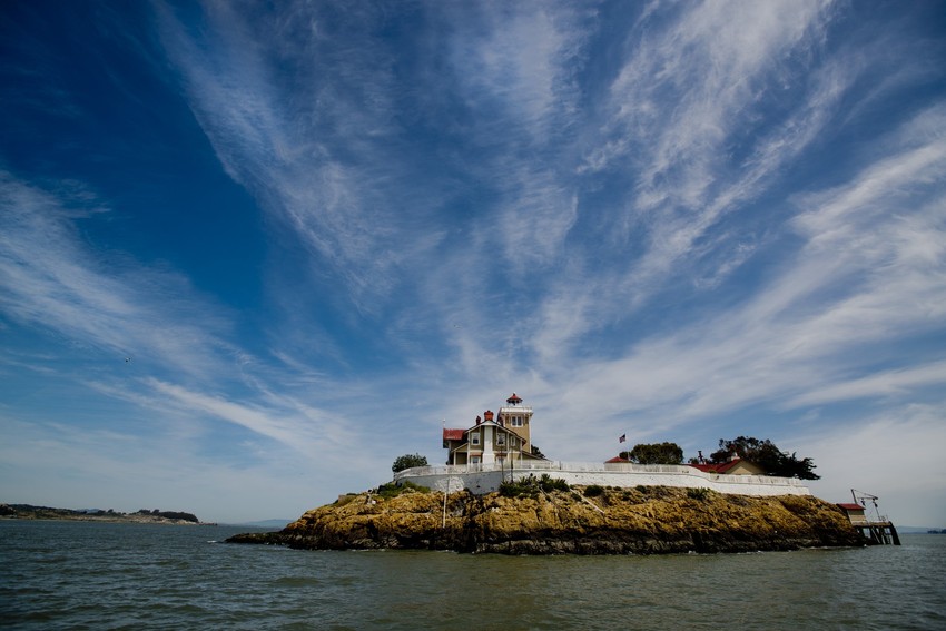 East Brother profimedia