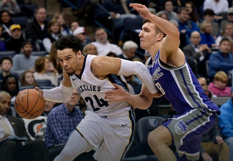 Bogdan Bogdanović na defanzivnom zadatku proptiv Memfisa
