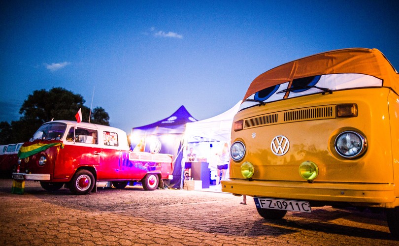 Polscy fani volkswagena T na Bulli Summer Festival w Wolfsburgu