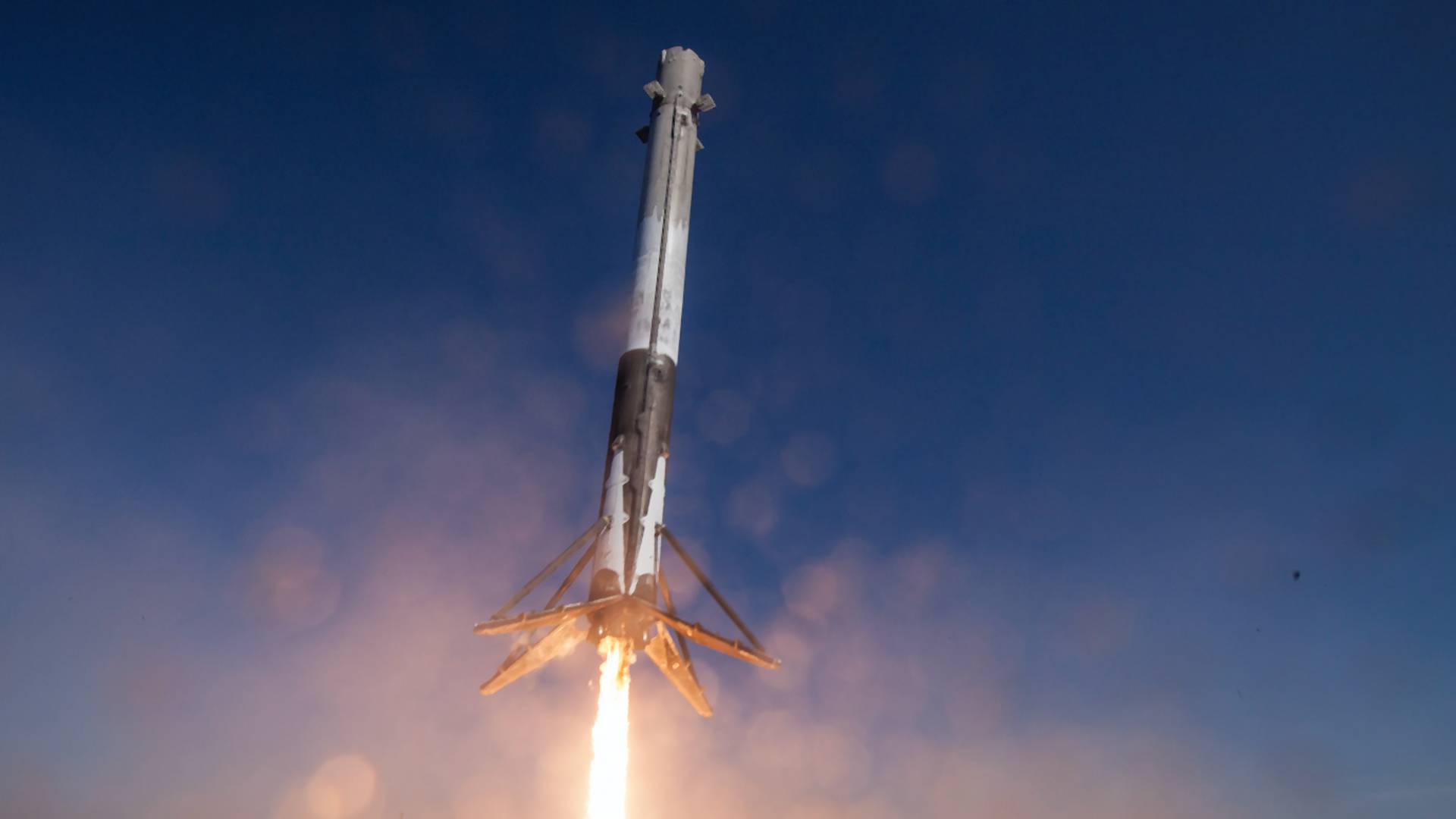 SpaceX sa zapísala do histórie: Po prvýkrát použila tú istú raketu na dva lety