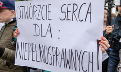 Niepełnosprawne dziecko kiedyś dorośnie. Jaki los czeka je w Polsce?