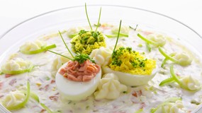 Sentymentalny i pyszny QUIZ o zakąskach z PRL. 10/10 dla smakoszy. Śledzik to początek