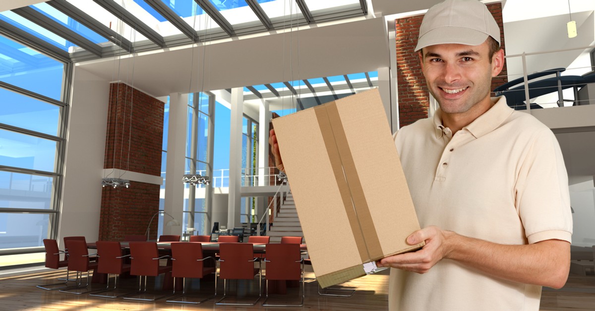 Девушка дарит подарок. Курьер вручает коробку. Оплата товара. Sending a shop. Sending a shop.