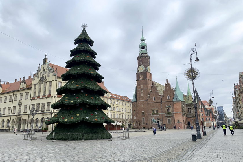 Świąteczna dekoracja na rynku