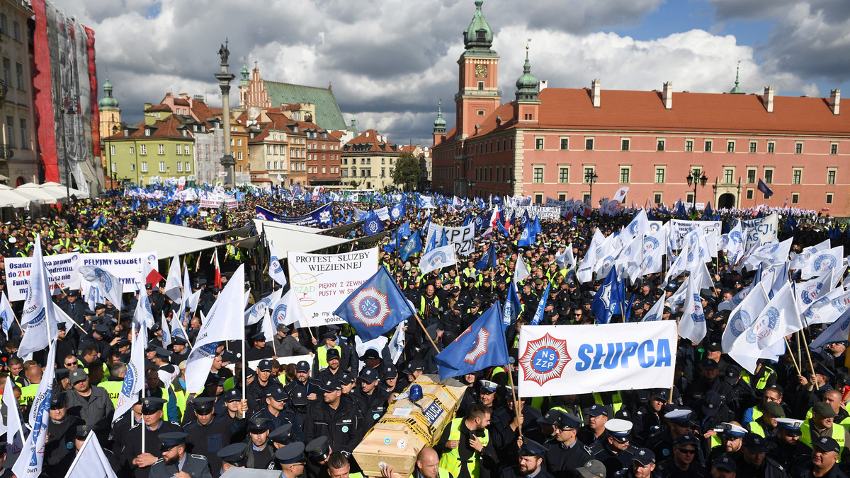 Demonstracja służb mundurowych w Warszawie