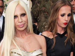 Jaka matka, taka córka: Donatella i Allegra Versace straszą wyglądem