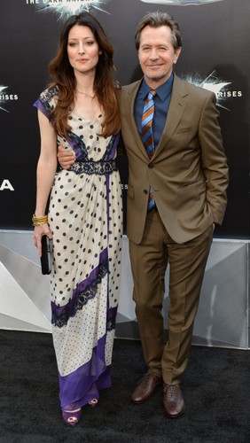 Gary Oldman i Alexandra Edenborough na premierze filmu 'Mroczny rycerz powstaje' w Nowym Jorku