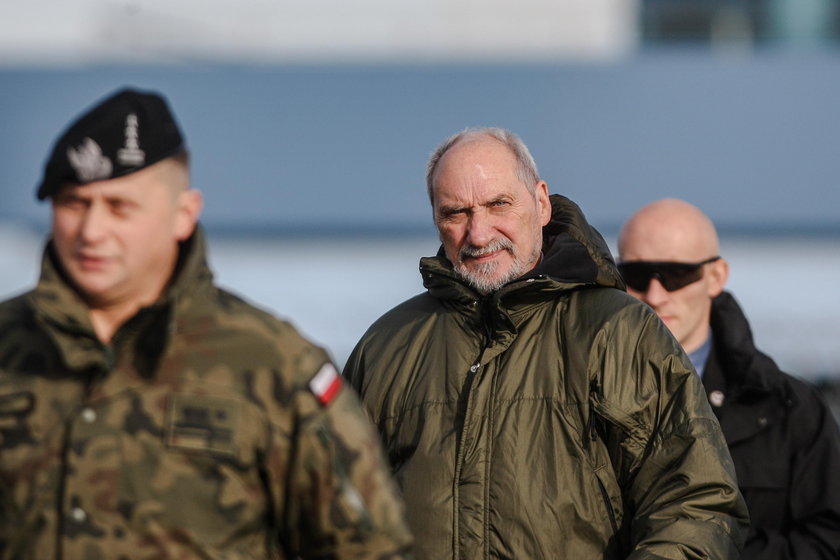 Macierewicz ma tupet! Zobacz, dokąd pojechał