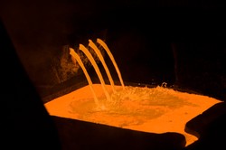 Ceny miedzi w Londynie spadają. Rynek czeka na kluczowe dane z USA