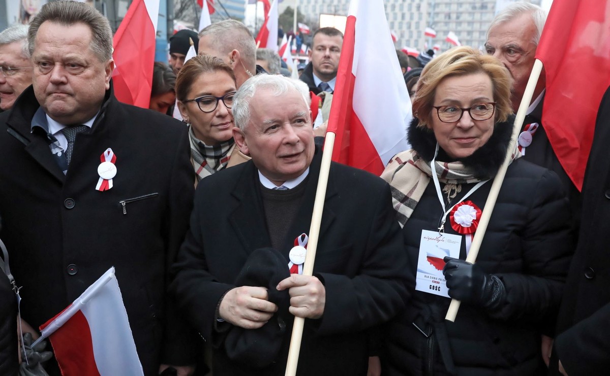 Lewicowy portal węgierski: Nacjonalistyczny PiS maszerował razem z neofaszystami