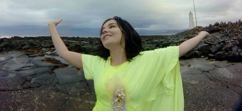 Björk znów przekracza granicę i pokazuje 360-stopniowy "Stonemilker"