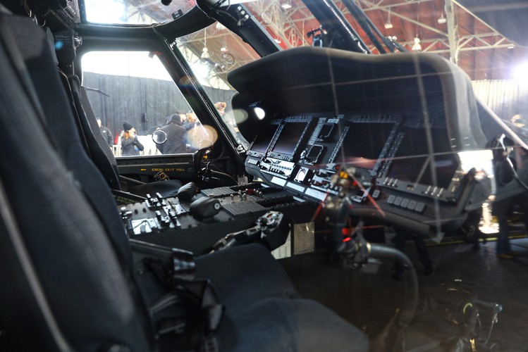 Przekazanie śmigłowców S-70i Black Hawk