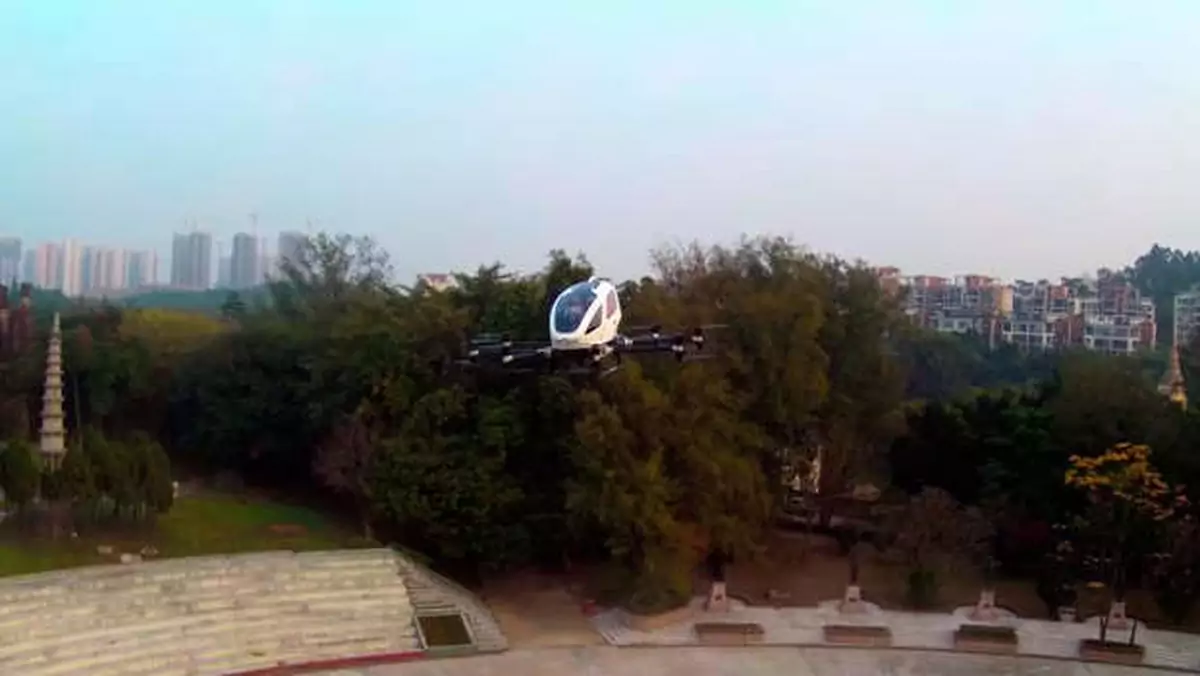 Dron pasażerski Ehang 184 testowany przez ludzi