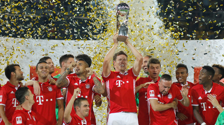 Dortmundban a Bayern München ünneplhette Szuperkupa sikerét /Fotó:AFP