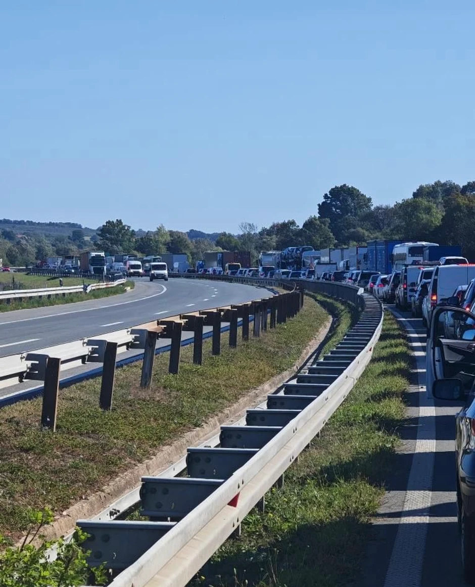 Kolona nakon udesa kod Umčara.