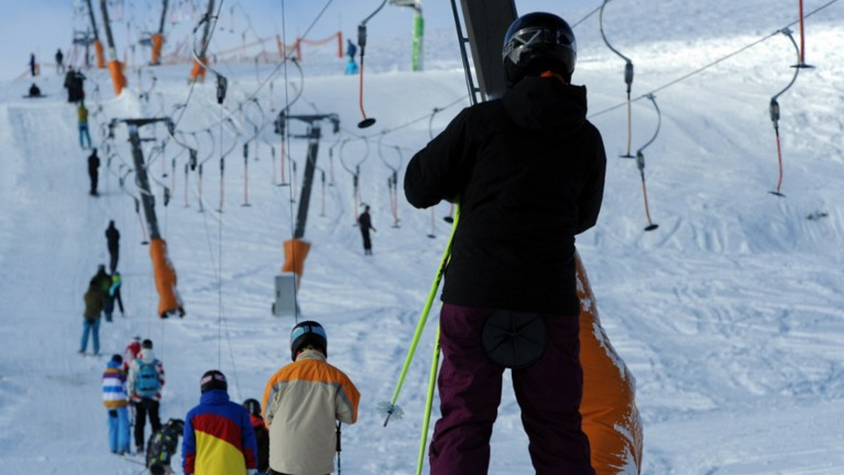 Już prawie pięćdziesiąt osób ukończyło prowadzone przez Górskie Ochotnicze Pogotowie Ratunkowe kursy na ratownika narciarskiego - informuje "Dziennik Polski".