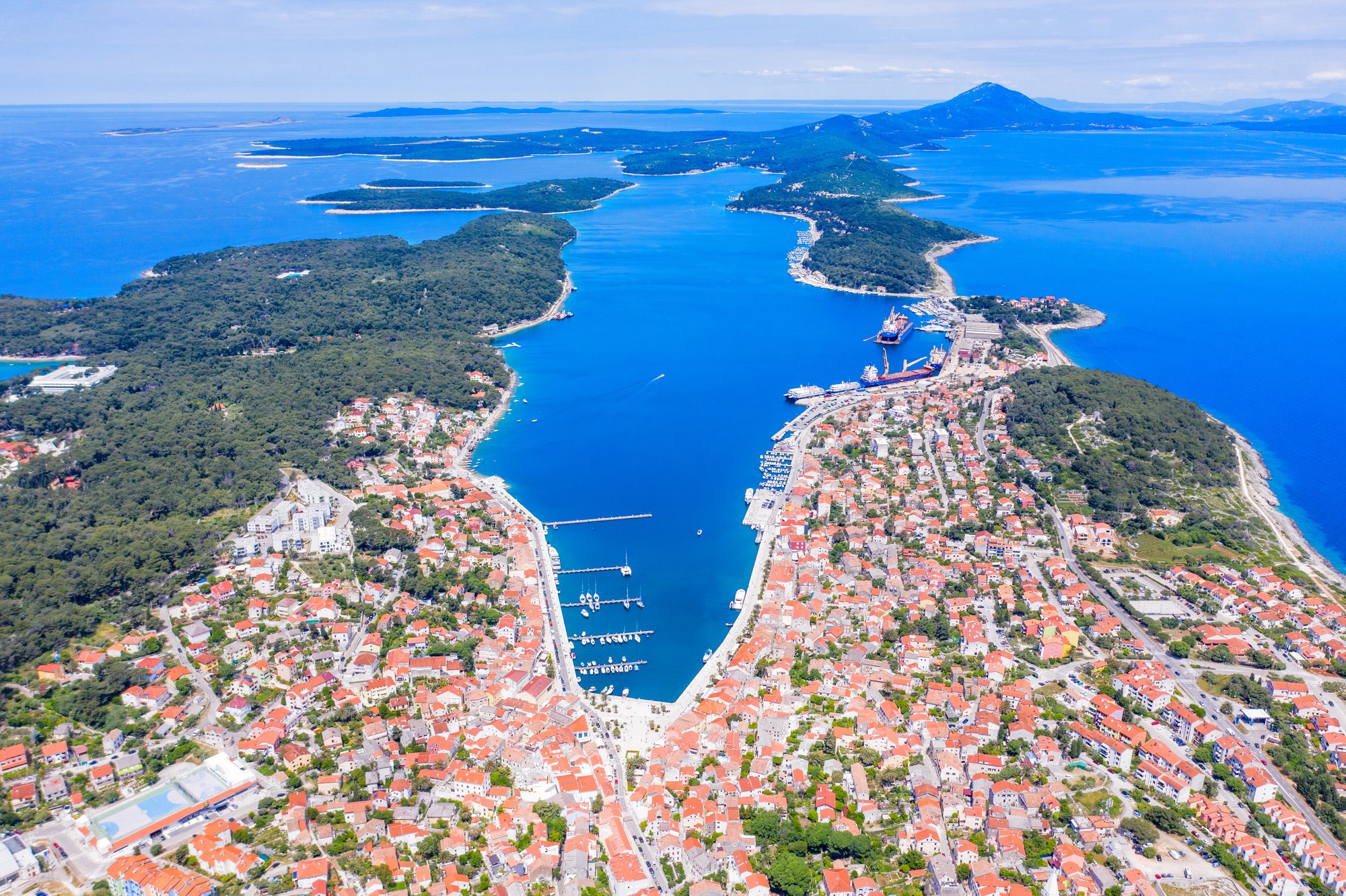 Bojana celé leto pracuje v chorvátskom meste Mali Lošinj. (ilustračné foto)