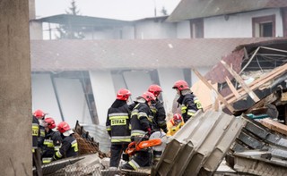 Strażacy uratowali osobę przysypaną gruzem po wybuchu gazu w Bydgoszczy