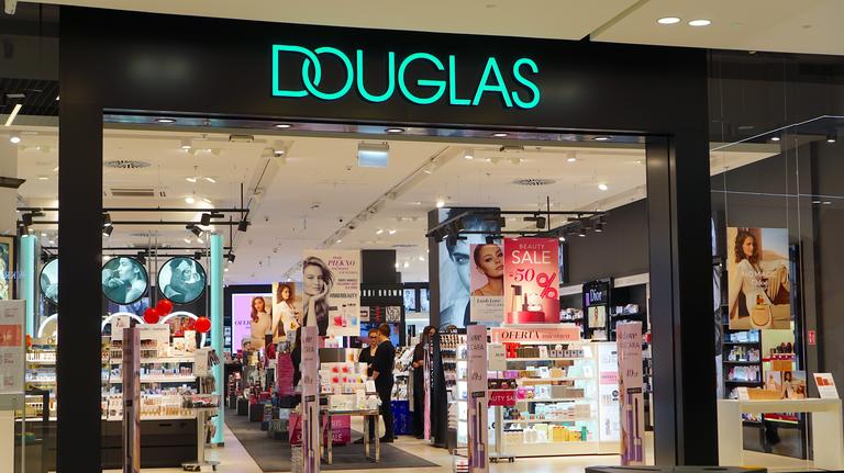 Z europejskiej sieć perfumerii Douglas zniknie ponad 20 proc. sklepów -  Forsal.pl