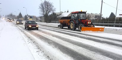 Koszmar kierowców na Podkarpaciu. Śnieżyce zasypują drogi