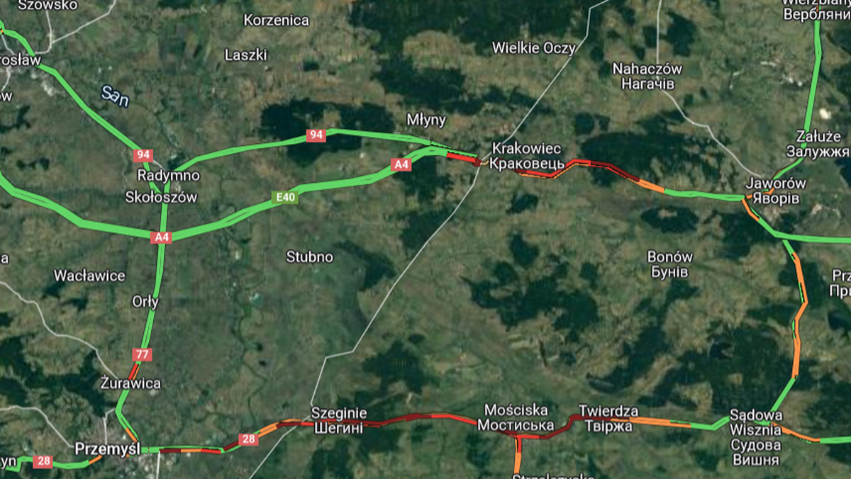 Kilometrowe korki na granicy polsko-ukraińskiej. Kierowcy czekają nawet 20 godzin