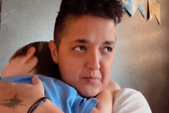 MILICA TODOROVIĆ ODMAH REAGOVALA ZBOG SLIKE MARIJE ŠERIFOVIĆ SA SINOM Fotkali se na plaži: "Moja radost najveća", komentarima se ne vidi kraj