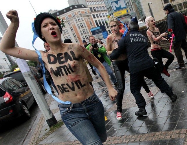 Naga Femen-nistka
