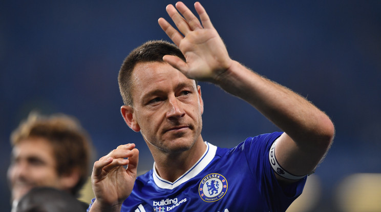 John Terry elhagyja a Chelseat/Fotó: AFP