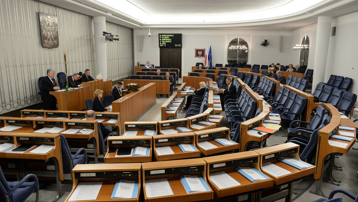 Senat zdecydował o wycofaniu z Sejmu nowelizacji ustawy o zakazie propagowania komunizmu. Nowela reguluje kwestie usunięcia obiektów budowlanych o charakterze nieużytkowym gloryfikujących ustrój totalitarny.