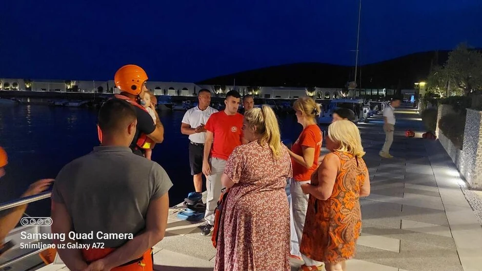 Evakuacija bebe sa kruzera