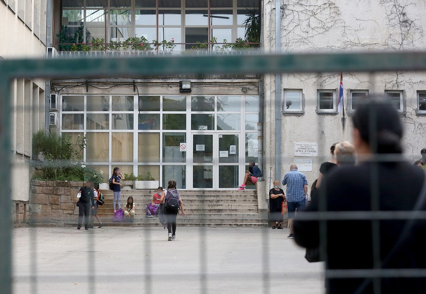 Srednjoškolci, upozoravaju stručnjaci, najčešće ne nose maske
