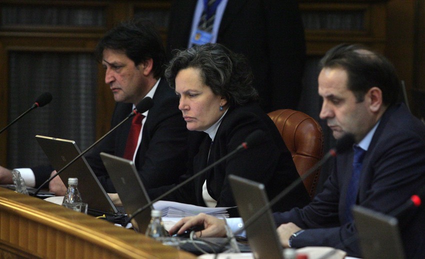 Ministar odbrane Bratislav Gašić, ministarka državne uprave Kori Udovički i ministar trgovine Rasim Ljajić na današnjoj sednici