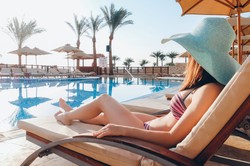 Polacy szukają zimą lata w Egipcie. Powinni uważać nie tylko na "zemstę faraona"