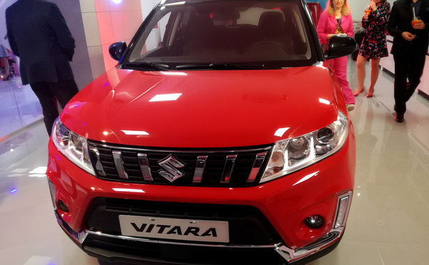 Suzuki Vitara z nową twarzą i nowym napędem w Polsce znika jak ciepłe bułki. Co i za ile? Japoński SUV kusi nie tylko ceną