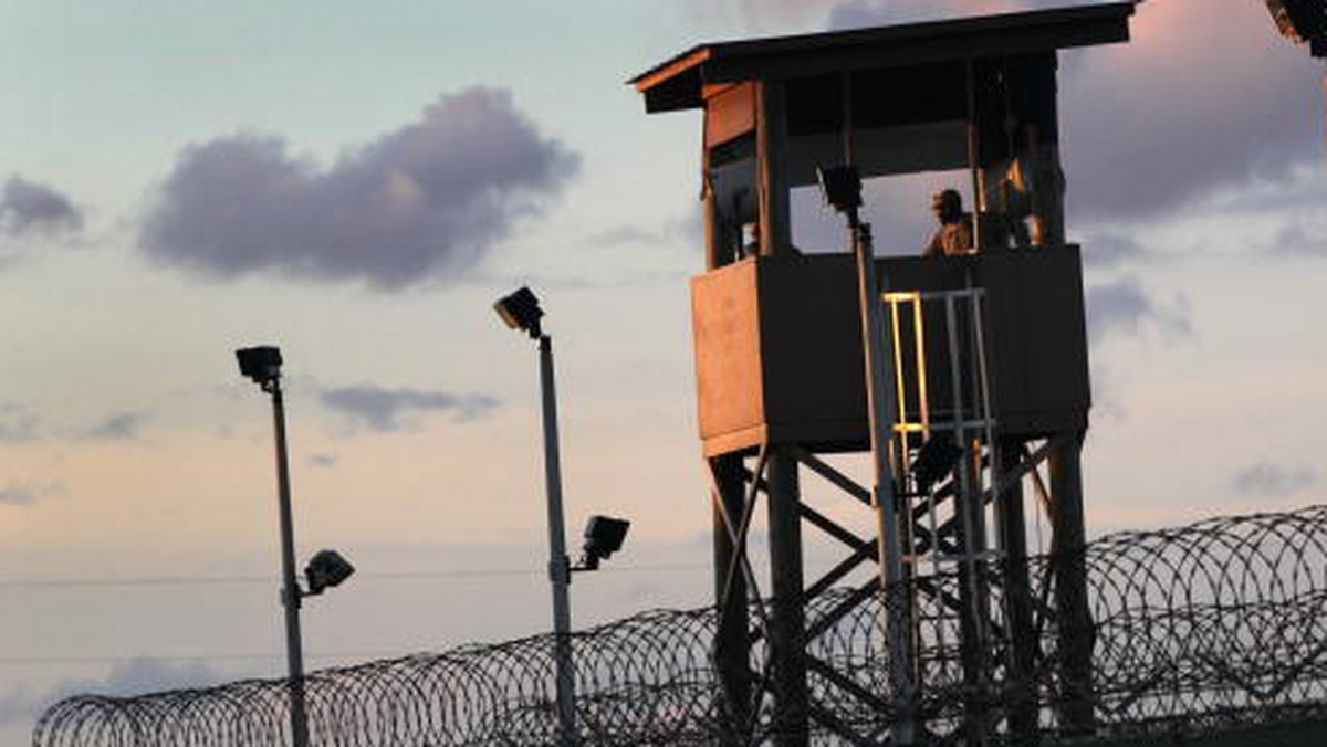 Polska Prokuratura chce przesłuchania dwóch więźniów Guantanamo w sprawie domniemanych więzień CIA w Polsce - informuje Radio Zet. Wysłanie wniosku o pomoc prawną potwierdza rzecznik Prokuratora Generalnego.