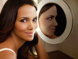 Mieć cerę jak Halle Berry