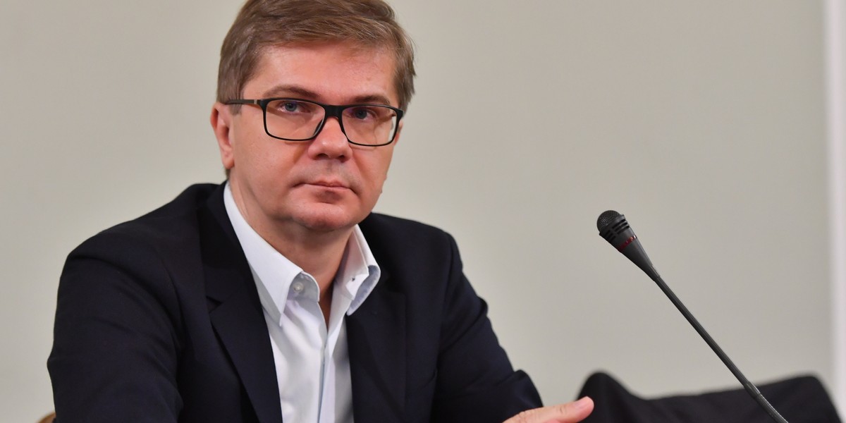 Sylwester Latkowski. Kim jest twórca filmu "Taśmy Amber ...