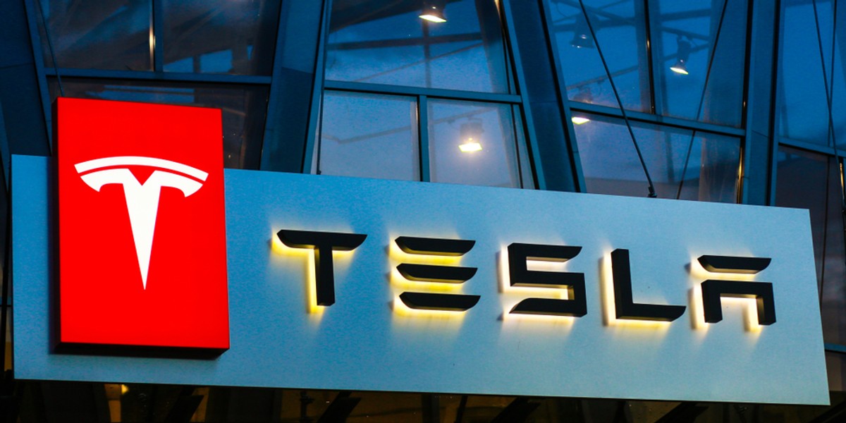 Tesla to firma Elona Muska produkująca elektryczne samochody. Jej nowy obiekt Gigafactory 4 ma powstać w rejonie Berlina. 