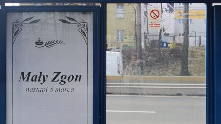 "Mały Zgon nastąpi 8 marca" - o co chodzi z plakatami?