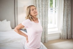 Ten ból potrafi nie odpuszczać miesiącami. Półpasiec po 60. roku życia to coś więcej niż wysypka