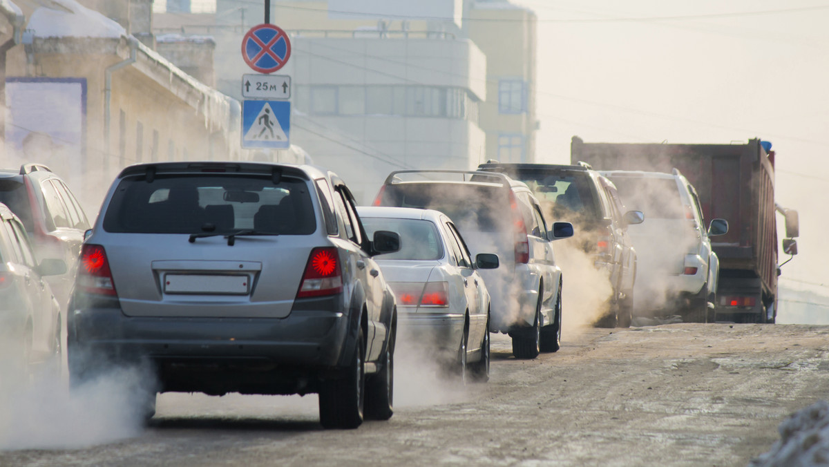 Posłowie PO zbierają podpisy pod projektem, który limitowałby wstęp do centrów miast autom bardzo trującym powietrze spalinami – informuje "Gazeta Wyborcza".