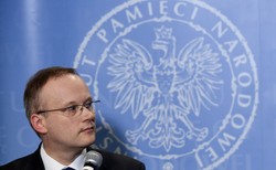 Teczki z domu Kiszczaka były częścią nielegalnego archiwum? Prokuratorzy IPN sprawdzają nowy trop