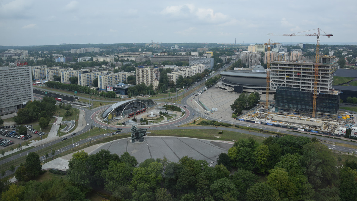 Przedstawiciele władz Katowic i służb porządkowych ze Śląska biorą udział w 23. Szczycie Klimatycznym w Bonn. Wizytacja jest jednym z etapów przygotowania do przyszłorocznej konferencji w Katowicach oraz okazją do promowania miasta i regionu na arenie międzynarodowej.