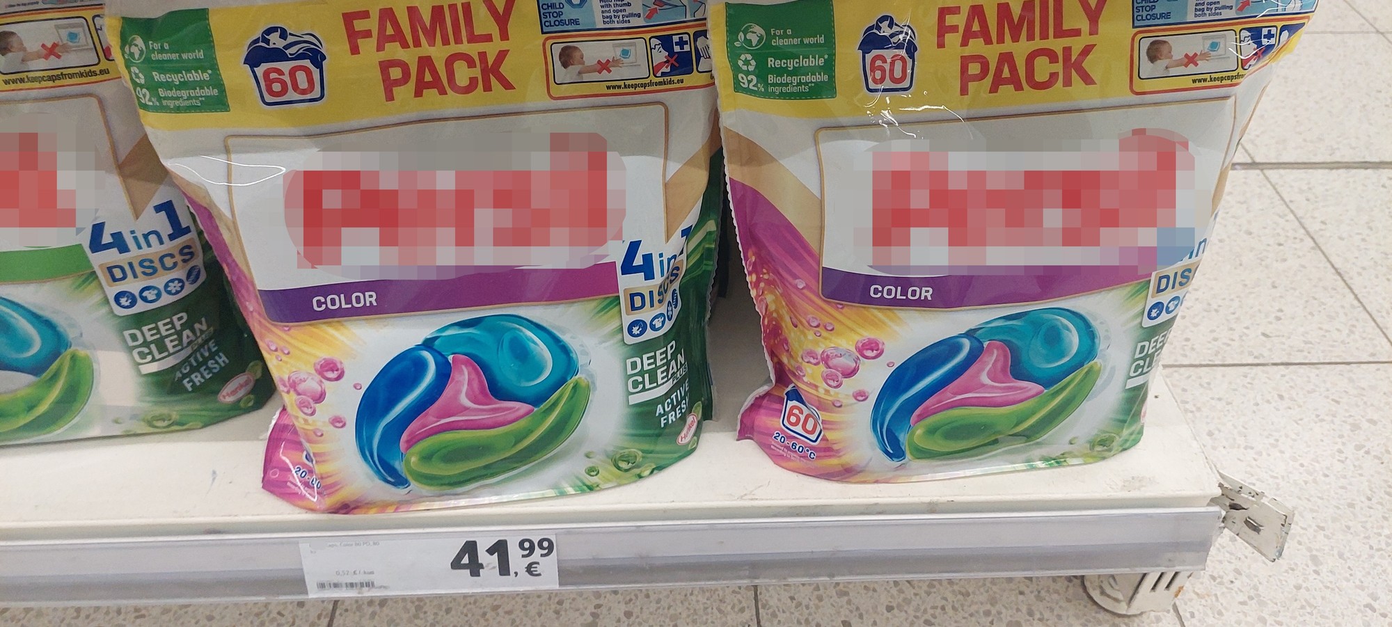 Keď uvidel tú cenu, musel tasiť mobil a fotiť.