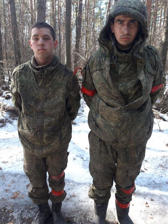 Wojna Rosja-Ukraina. Rosyjski żołnierz po lewej stronie to syn Natalii 