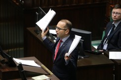 Burzliwa debata o prezydenckim projekcie ustawy o SN. Szczerba rzuca papierami. Posłowie PiS: Przeproś panią