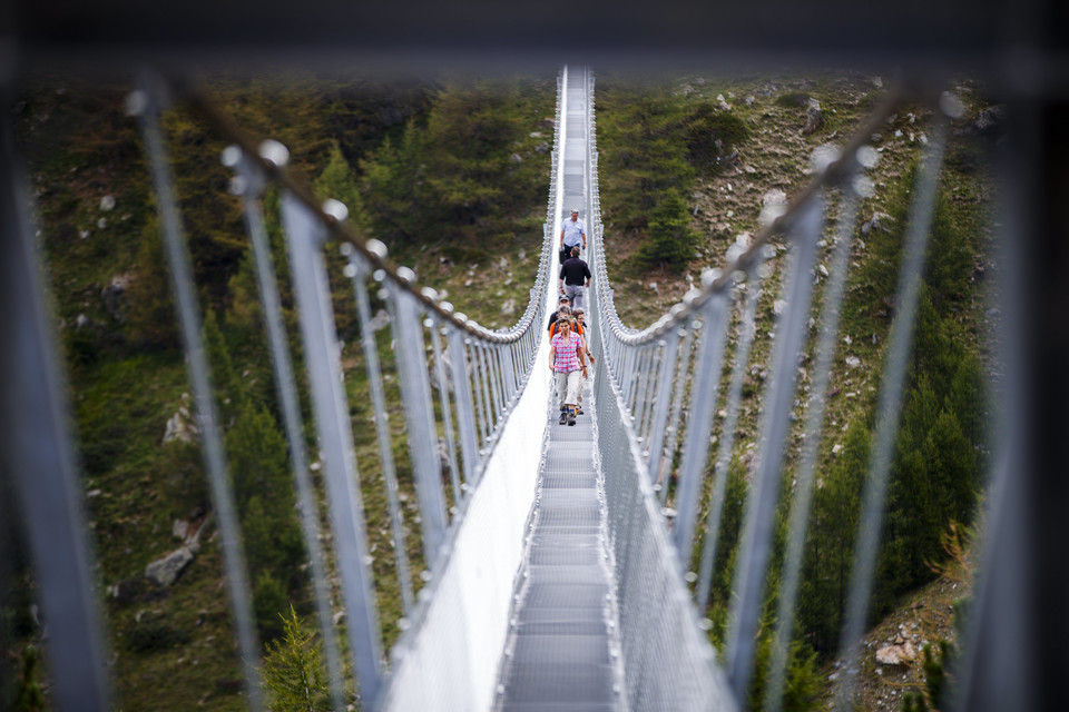 SWITZERLAND CONSTRUCTION SUSPENSION BRIDGE  (World's longest pedestrian suspension bridge inaugurated)